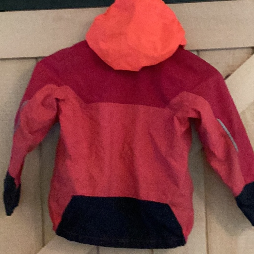 Helly Hansen kids shelter jacket, size 6 - Picture 3 of 3